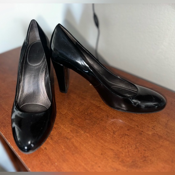 Calvin Klein black patent leather pumps size 9 - Picture 10 of 12